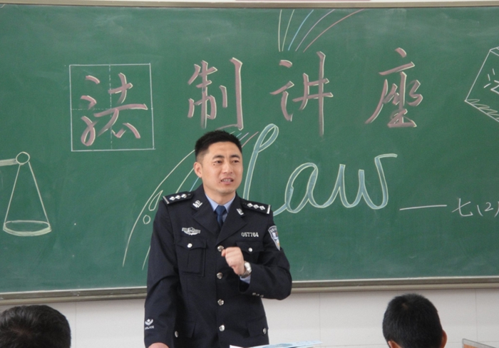 學(xué)生遭強(qiáng)行灌白酒